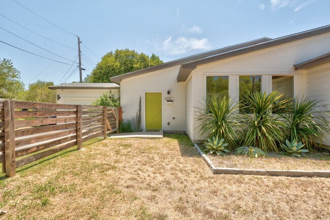 Building Photo - 1009 Matthews Ln