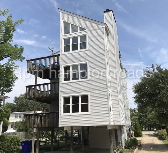 Building Photo - 1059 Little Bay Ave