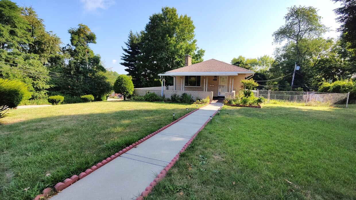 Primary Photo - *Spacious 2BD/1.5BA Single-Family Home for...