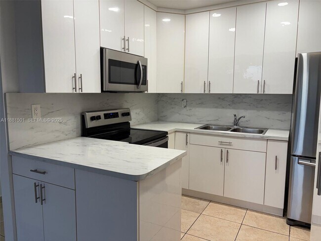 Foto del edificio - 3551 SW 9th Terrace