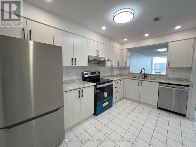 Photo du bâtiment - 4727-4727 Sheppard Ave E