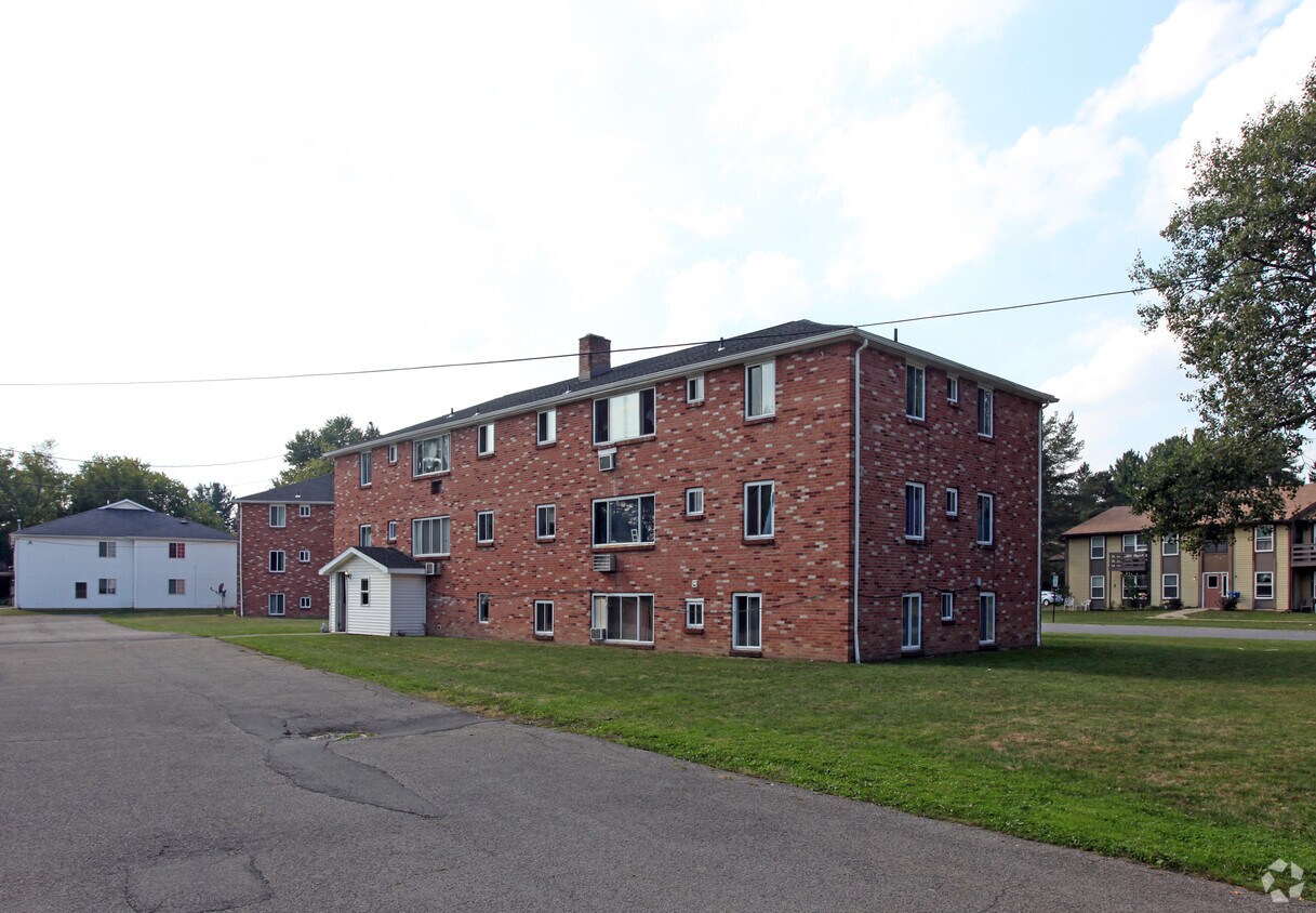15 - 35 Colonial Drive - Community Village Apartments