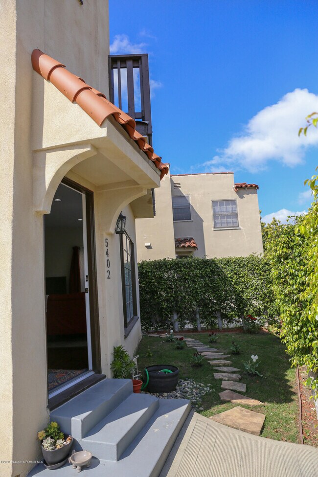 Building Photo - 5400 La Cresta Ct