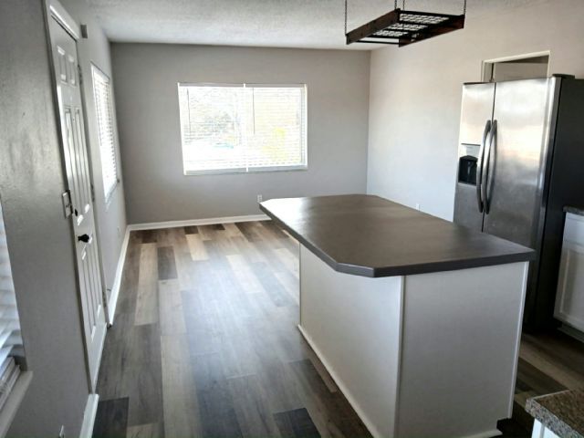 Foto del edificio - 10675 Seminole Blvd