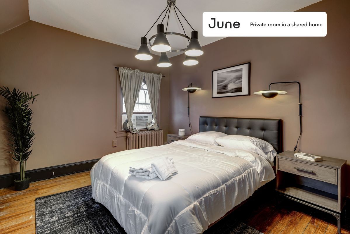 Private bedroom in 7 bed/3.5 bath Home - Private bedroom in 7 bed/3.5 bath Home