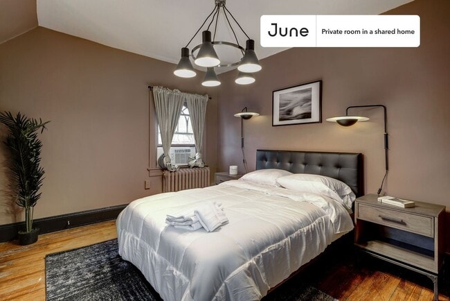 Private bedroom in 7 bed/3.5 bath Home - Private bedroom in 7 bed/3.5 bath Home
