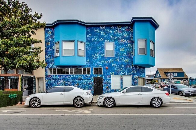 Building Photo - Renovated Apartment in West Oakland. 2.5 M...
