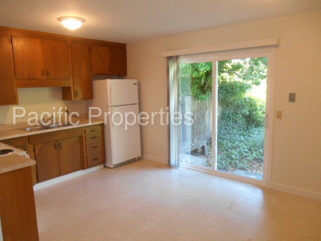 Building Photo - 69 Holly Heights