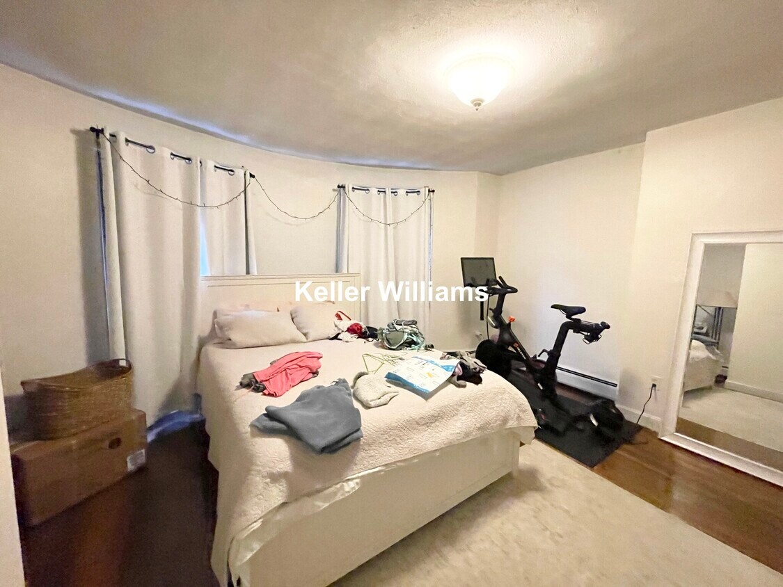 Foto principal - 819 E Broadway