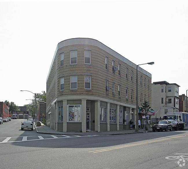 Building Photo - 316-324 Talbot Ave