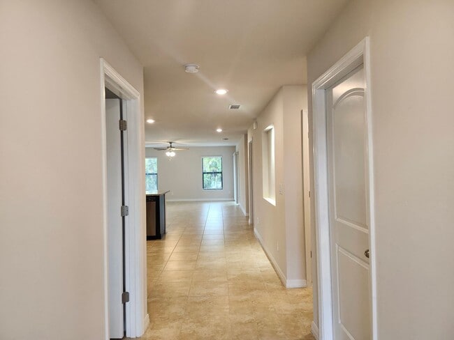 Building Photo - 3-2-2 off Kismet Parkway