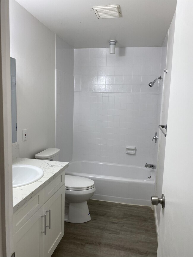 Building Photo - 1549 Molehu Dr