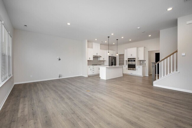 Foto del edificio - BEAUTIFUL TOWNHOME IN TERRACES AT FARMINGTON