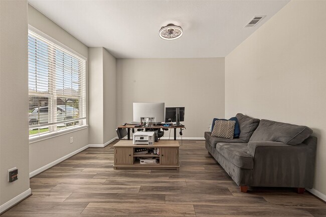 Building Photo - 15707 Braemar Cove Dr