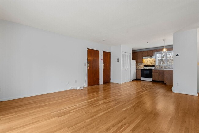 Foto del edificio - 8 Robinwood Ave