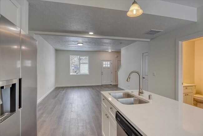 Foto del edificio - 1201 - 1205 N Cannon St.