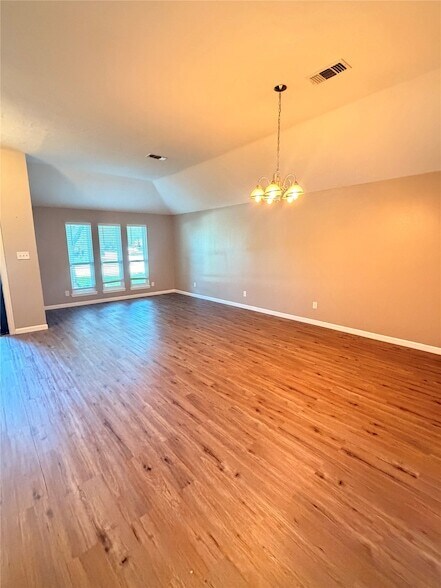 Foto del edificio - 4817 Falcon Forest Dr