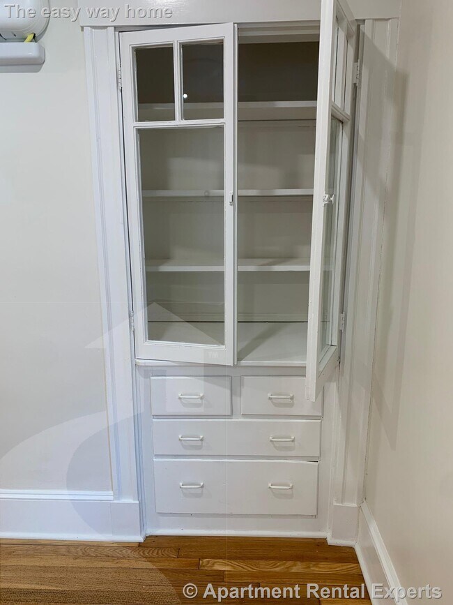 Building Photo - 25 Laurel St