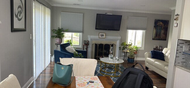 Foto del edificio - 7957 Knottingham Cir