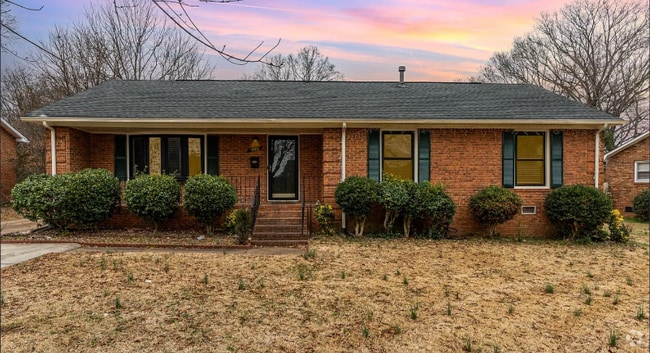 Building Photo - 4815 Carriage Dr Cir