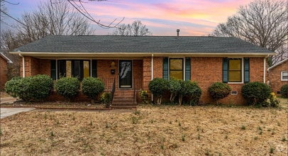 Building Photo - 4815 Carriage Dr Cir
