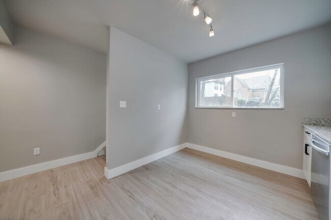 Building Photo - Brand New 2 bedroom Remodel with parking
