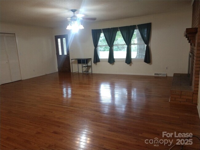 Foto del edificio - 10115 Elmsbrook Ln