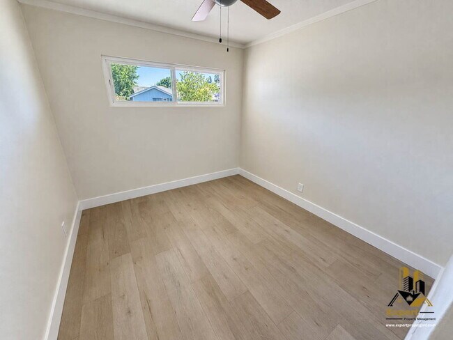 Building Photo - 414 6th St
