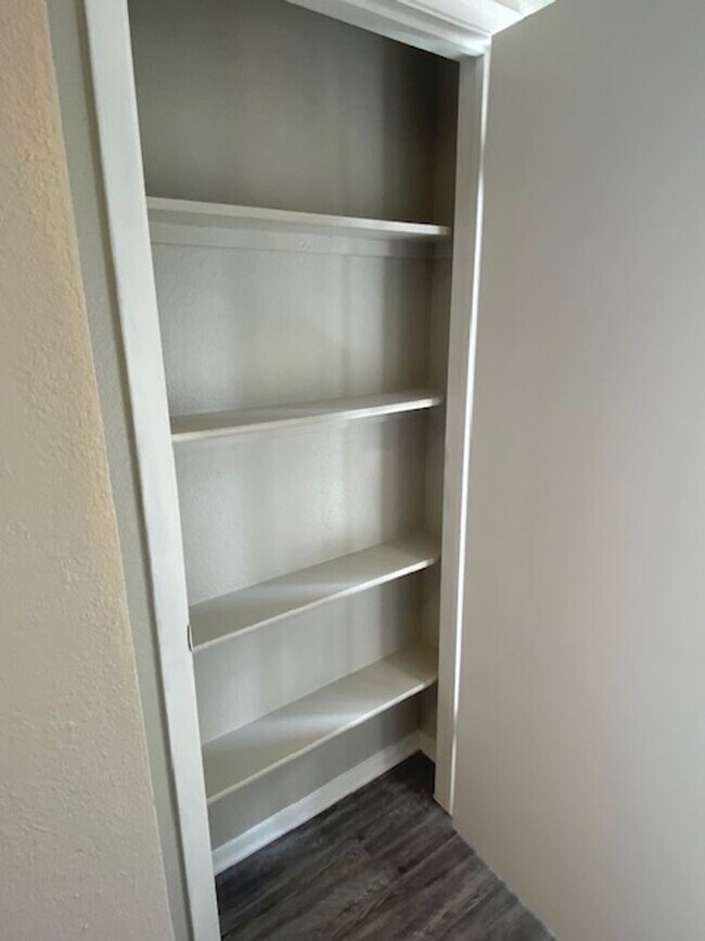 Foto del edificio - 2 BEDROOM CONDO BY UNT