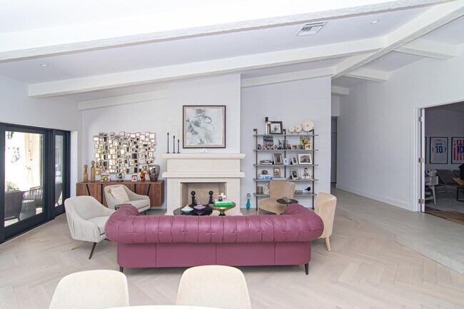 Foto del edificio - 8208 Twin Lake Dr