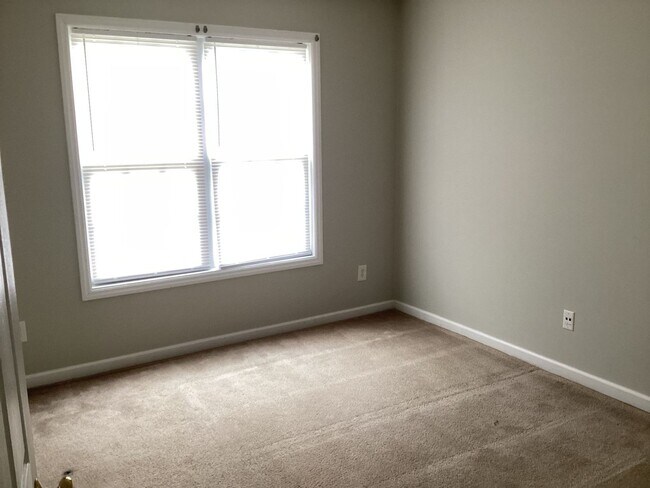 Building Photo - 3 Bedroom 2 Bath for Rent