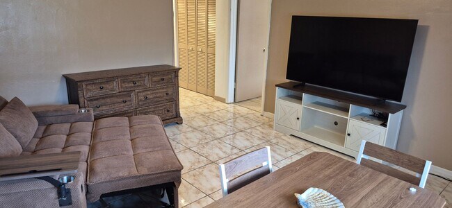 Foto del edificio - Charming 2 Bedroom / 1 Bathroom House