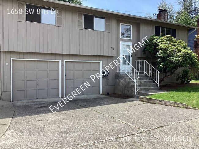 Building Photo - Fantastic 3 Bdrm, 2.5 Bath home- great nei...