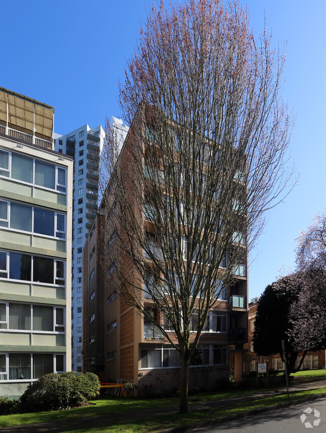 Building Photo - Barclay Towers