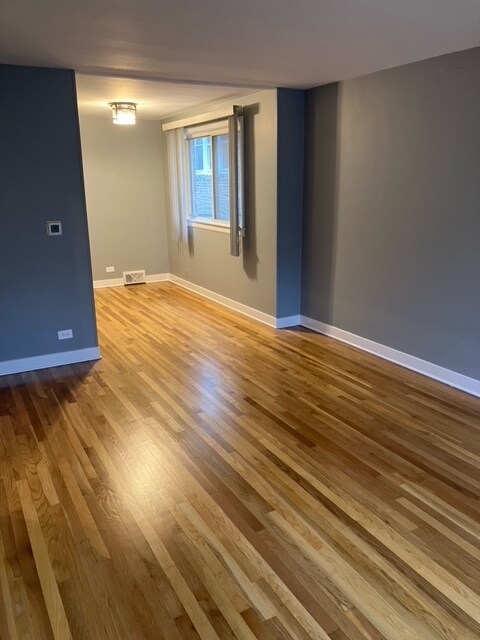 Building Photo - 2321 W Farwell Ave