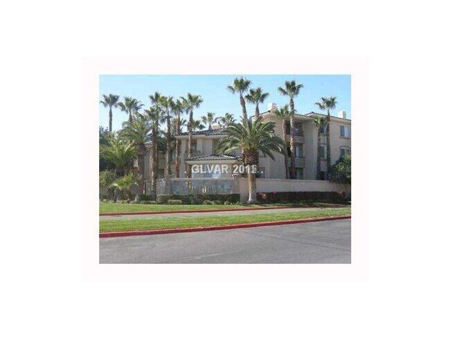 Foto del edificio - Nice 2-Bedroom Condo in a Guard-Gated Comm...