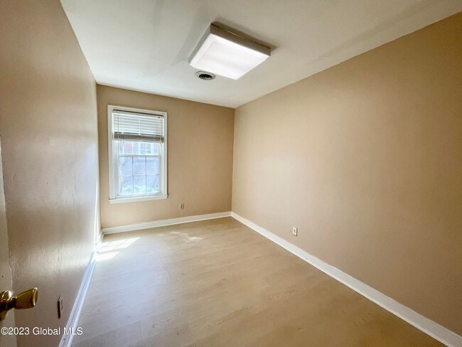 Building Photo - 1521 Balltown Rd