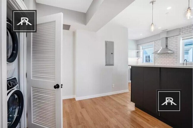 Foto del edificio - 3 bedroom in Allston MA 02134