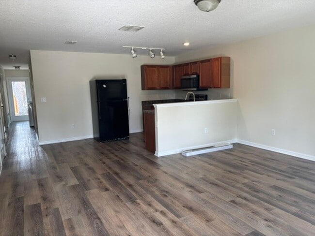 Building Photo - 3/2/1 In Weeki Wachee Woodlands