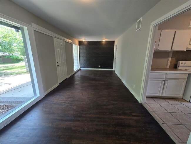 Foto del edificio - 3709 Wesley Dr