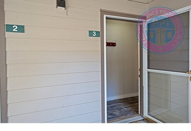 Foto del edificio - Desirable West Linn Location / Walk To The...