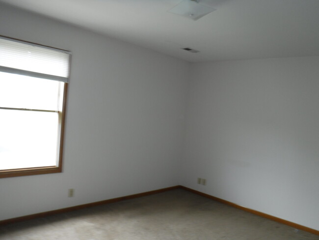 Upstairs Bedroom - 4012 Beacon Hill Ct