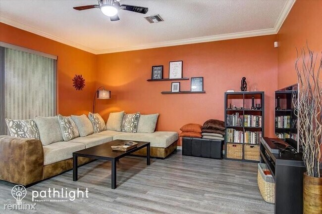 Building Photo - 4 br, 3 bath House - 1528 Mccrea Drive UNIT