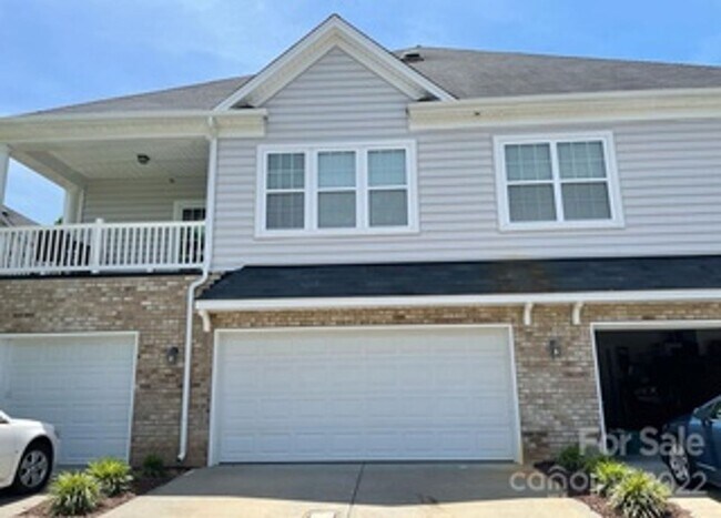 Foto del edificio - Short Term Rental Coming Soon! 3 BR/2.5BA | Renovated Townhome | 2-Car Garage Parking |Neighborho...