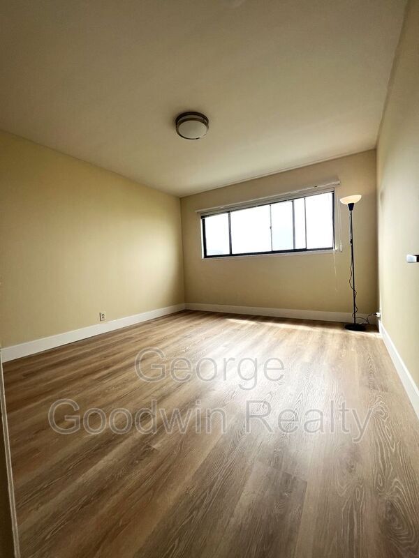 Building Photo - 1383 38th Ave