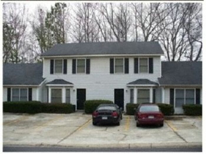 COMING SOON! 2 bedroom Spacious Town Home with parking available! - COMING SOON! 2 bedroom Spacious Town Home with parking available!