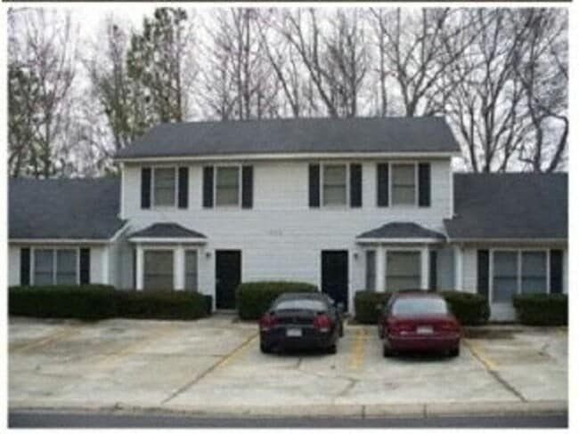 COMING SOON! 2 bedroom Spacious Town Home with parking available! - COMING SOON! 2 bedroom Spacious Town Home with parking available!