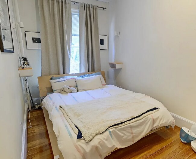 Foto del edificio - 1067 Beacon St