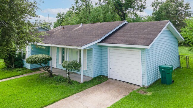 Building Photo - 2315 Butler Dr