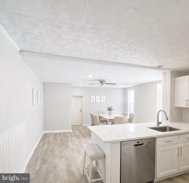 Building Photo - 125 Maple St